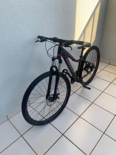 Bicicleta aro 29 marca Oggi com 7 marchas e design italiano