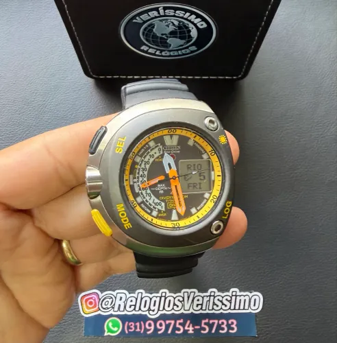 Relógio Citizen Meia Lua Amarelo Titanium Pulseira 10 Furos