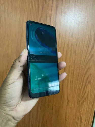 Moto G8