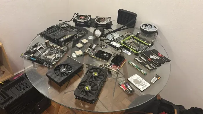 Diversas peças de computador