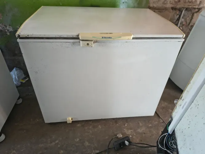 Vendo freezer Eletrolux funcionando perfeitamente dependendo do lugar entrego 
