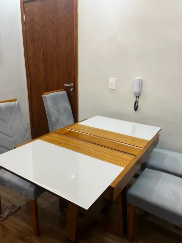 Mesa c/ 4 cadeiras Madeira Maciça 90x80 - extensível p/ 1,30