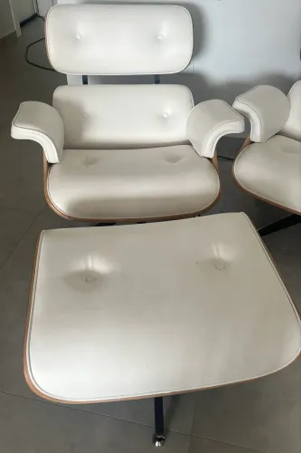 Poltrona Charles Eames em Couro Legítimo + Puff