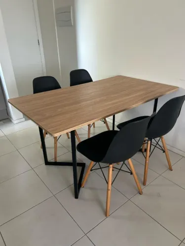 mesa de jantar MDF + 6 cadeiras Eiffel 