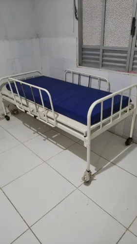 Cama Hospitalar com grades + Colchão Impermeável Seminovo