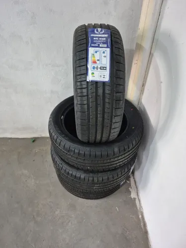 Pneus 225/50 R17