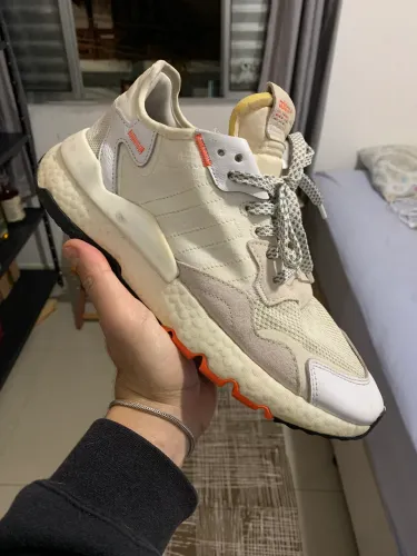 Tênis Adidas Nite Jogger refletivo