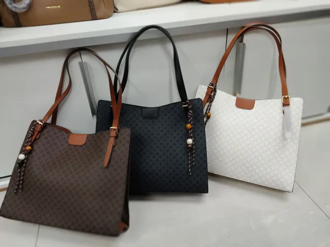 BOLSAS LINDAS DE EXCELENTE QUALIDADE A PRONTA ENTREGA COM O MENOR PREÇO DE BRASILIA! 