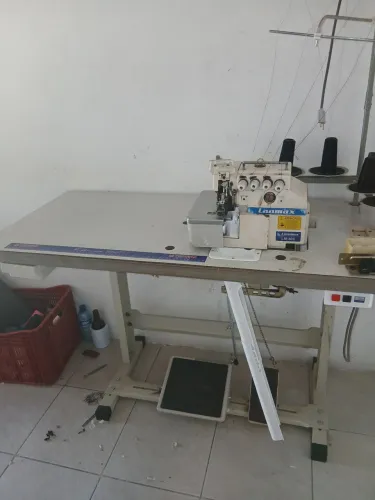 Maquina de Costura Overlok