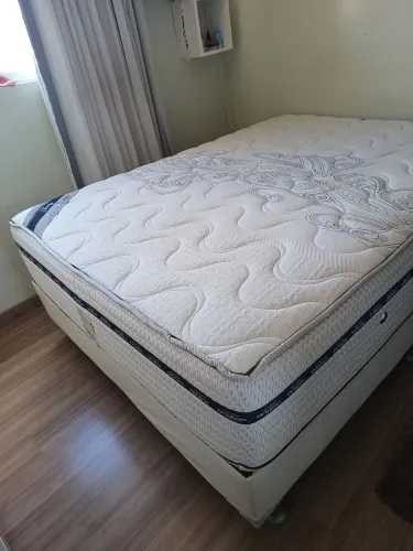 Vende-se colchão de casal, tamanho padrão, marca Ortobom, modelo Liberty, molas ensacadas,