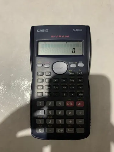 Calculadora Casio fx-82MS (Usada poucas vezes)