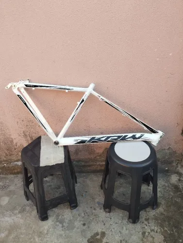 QUADRO KRW ARO 29 SEMINOVO?