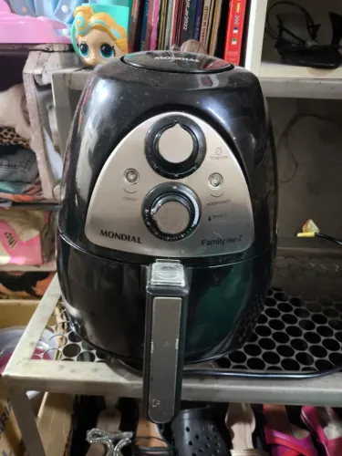 Panela Air Fryer da Mondial com alça quebrada 