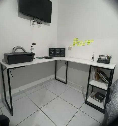 Mesa em L para escritório 