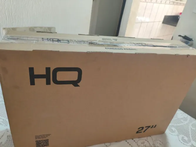monitor HQ de 27", Full HD, 100 Hz, com DisplayPort e HDMI.