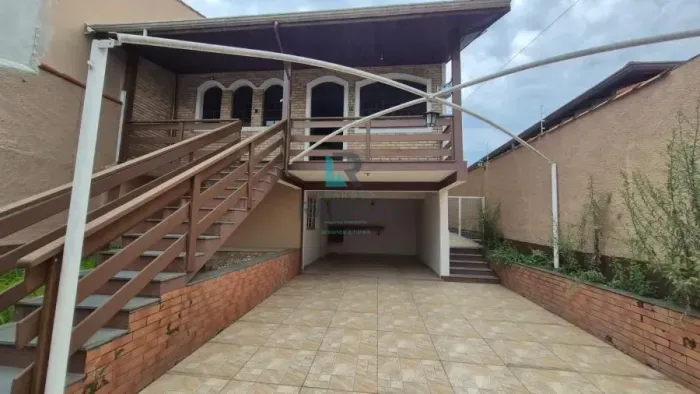 CASA NA VILA ZÉLIA EM LORENA-SP COM 6 QUARTOS