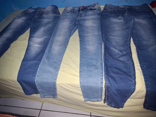 Lote de jeans feminino tamanho 38/40.