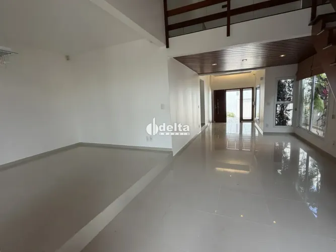 Casa residencial com 4 quartos sendo 2 suítes disponível para locação no bairro Tabajaras