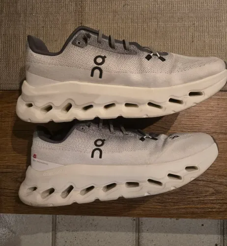 Tênis on running cloudtilt cinza 