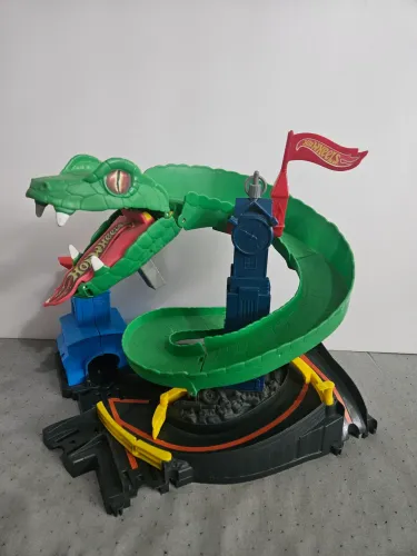 Hot Wheels City Ataque de Cobra (modelo FNB20)