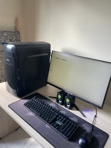 Computador Ryzen 3 3200G 16GB RAM Completo + Mesa