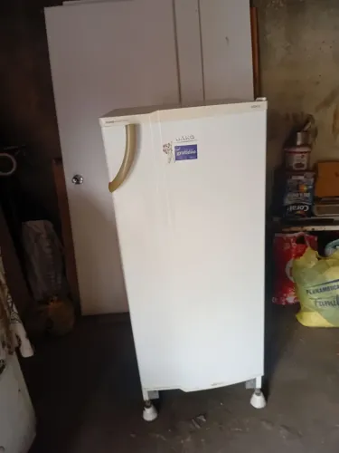 Geladeira dako motor funcionando normalmente só q vazou o gás não quero arrumar Vendo 250
