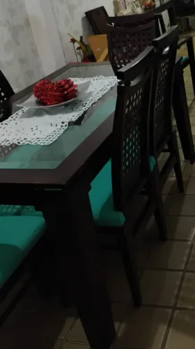 Vendo conjunto de móveis de sala, mesa, 6 cadeiras, aparador e mesa de centro