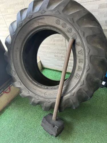 Martelo e pneu de trator Cross fit