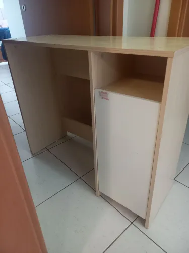 Escrivaninha ou mesa de estudos