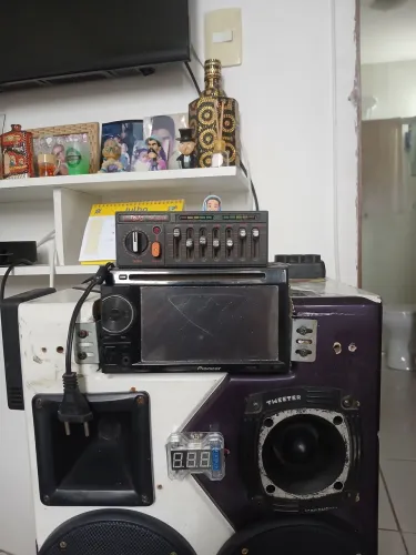 Vendo uma caixa Bob esponja residencial completa estilo paredão muito potente top demais 