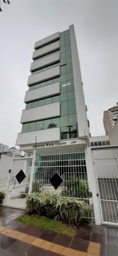 Salas/Conjuntos em Menino Deus com 182 m² , 5 vaga(s).