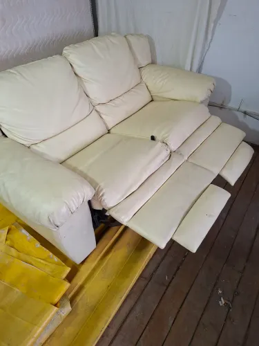 Sofá reclináveis 2 lugares com detalhes retirar no bras