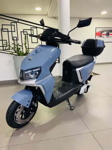 Scooter elétrica Sudu A5 cinza