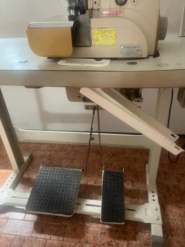 Máquina overloque 