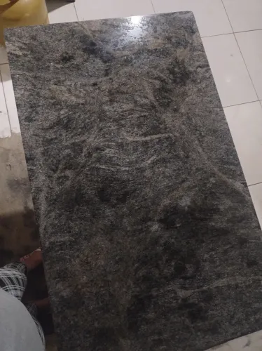 Vendo tampo de mesa em granito/mármore 4 lugares