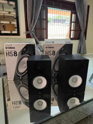 CAIXA YAMAHA HS8