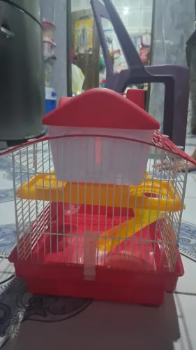 Vende- se uma gaiola de hamister