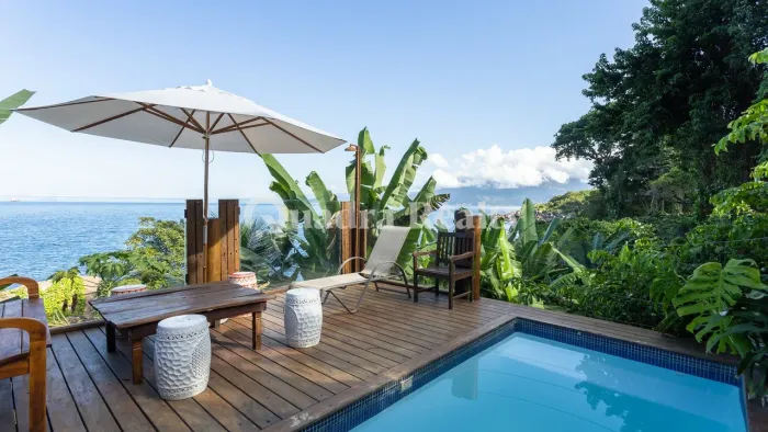 Casa em condomínio pé na areia com piscina privativa