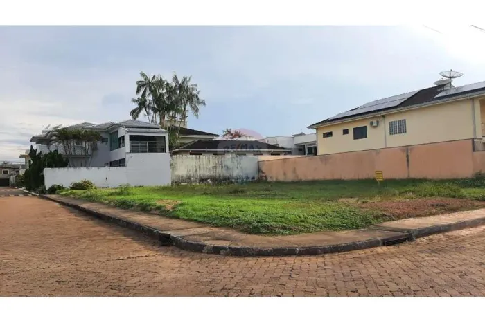 Terrenos Conjugados em Esquina no Condomínio San Marcos