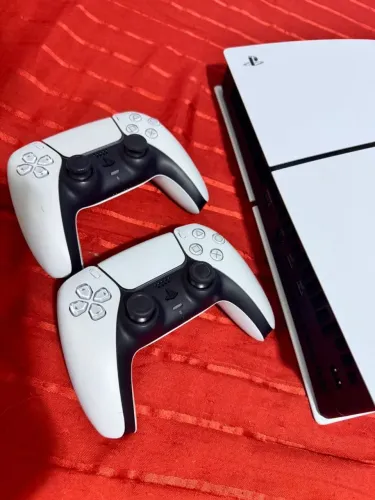 PS5 COM LEITOR DE DISCO