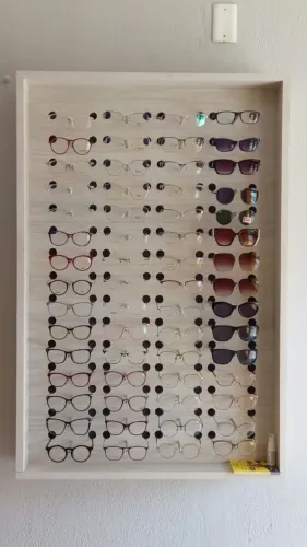 ESPOSITOR DE OCULOS *17