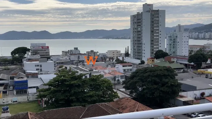 Cobertura a venda 4 dormitórios, 2 suítes, com piscina vista mar, bairro Estreito Florianó