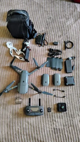 Drone DJI Mavic Pro com diversos acessórios