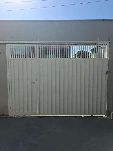 Portão Galvanizado com Motor e Porta Social - 3,00 x 2,20 m