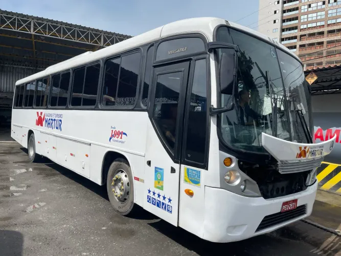 Ônibus 48 lugares COMIL ano 2012. M BENZ 