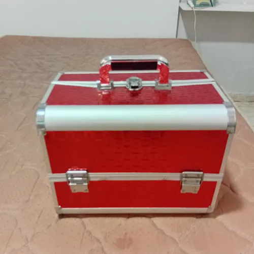 Maleta de maquiagem com 6 divisórias
