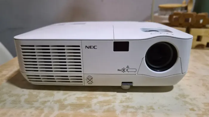 PROJETOR NEC NP115 - 2.500 ANSI LÚMENS