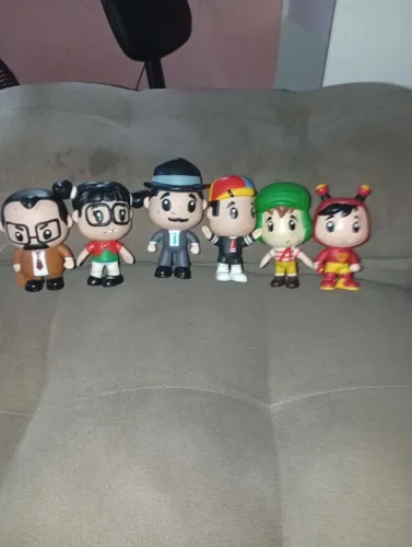 Bonecos do chaves usado com manchas