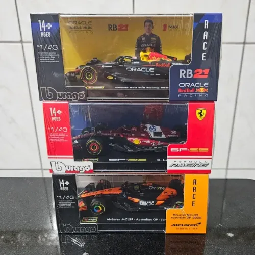 Miniatura Fórmula 1 - Max Verstappen, Leclerc e Lando Norris - Com Piloto Bburago