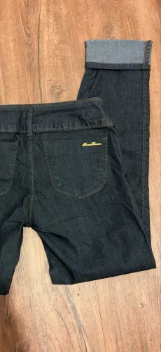 Calça jeans escuro, marca Fórum, usada cinco vezes!
